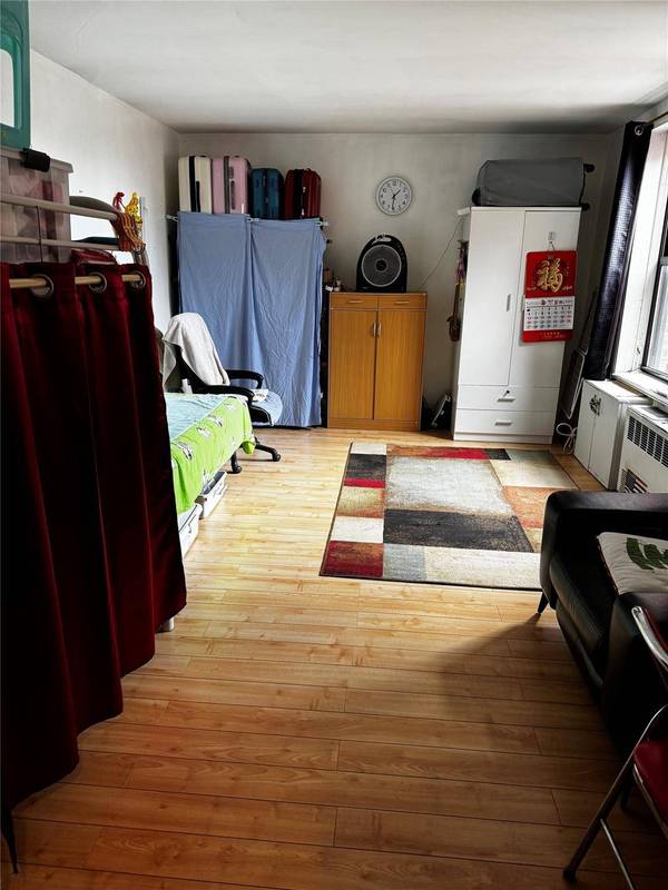 87-20 175th ST #6-J, Jamaica, NY 11432