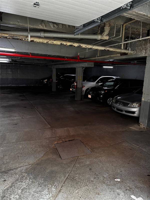 87-20 175th ST #6-J, Jamaica, NY 11432