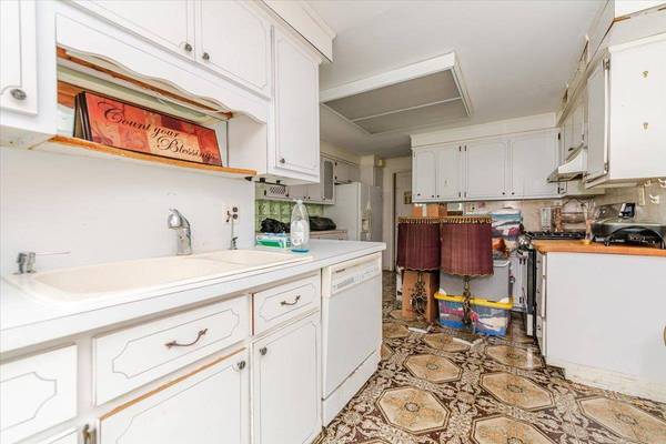 221 Huntington Bay RD, Halesite, NY 11743