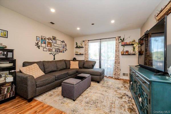 615 Broadway #76, Amityville, NY 11701