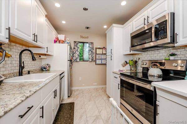 615 Broadway #76, Amityville, NY 11701