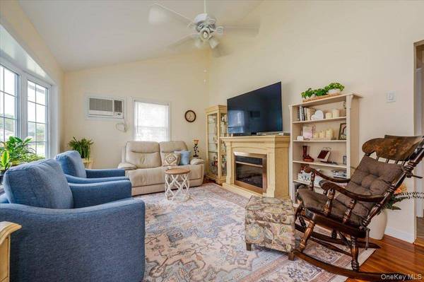 3888 Mill RD, Seaford, NY 11783