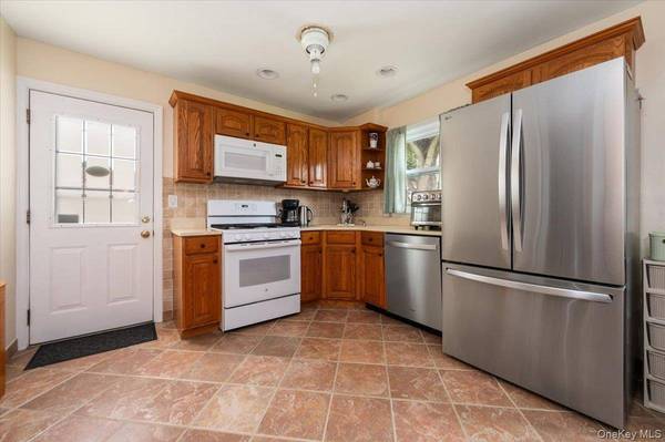 3888 Mill RD, Seaford, NY 11783