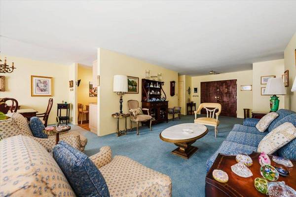 99 S Park AVE #206, Rockville Centre, NY 11570