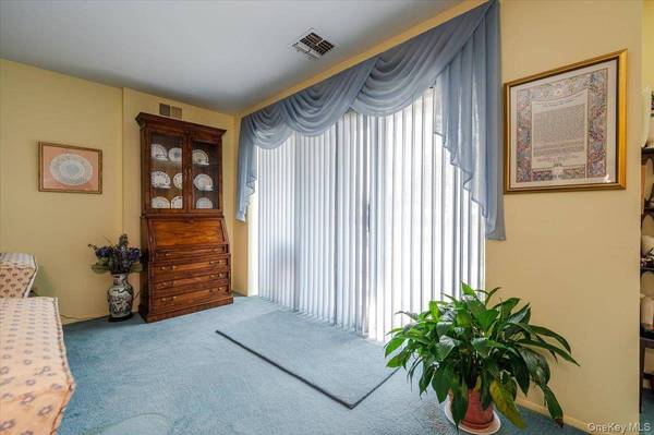 99 S Park AVE #206, Rockville Centre, NY 11570