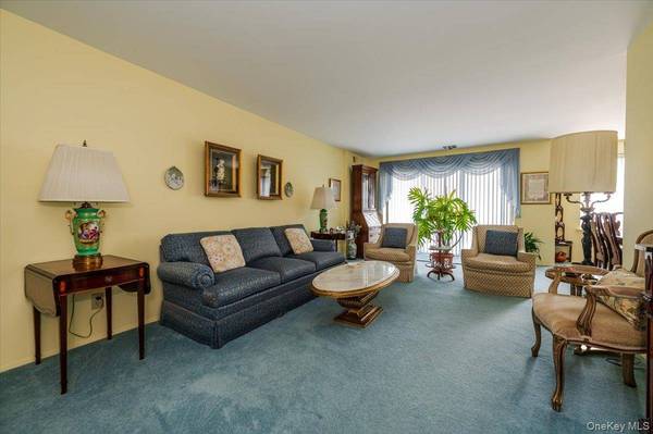 99 S Park AVE #206, Rockville Centre, NY 11570