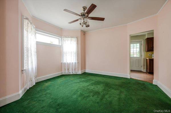 22 Pansy AVE, Floral Park, NY 11001