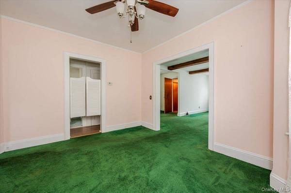 22 Pansy AVE, Floral Park, NY 11001