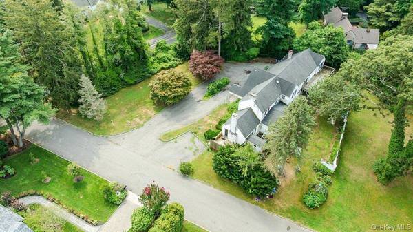 221 Huntington Bay RD, Halesite, NY 11743