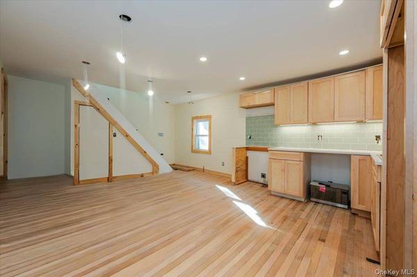 132A Raymond ST, Rockville Centre, NY 11570