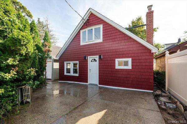 132A Raymond ST, Rockville Centre, NY 11570