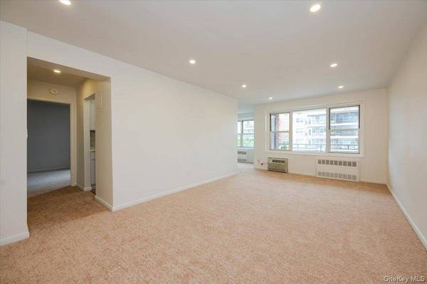 99 Randall AVE #2-J, Freeport, NY 11520