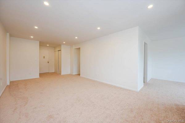 99 Randall AVE #2-J, Freeport, NY 11520