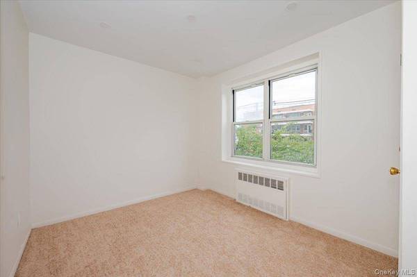 99 Randall AVE #2-J, Freeport, NY 11520