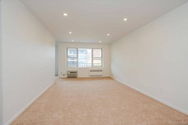 99 Randall AVE #2-J, Freeport, NY 11520