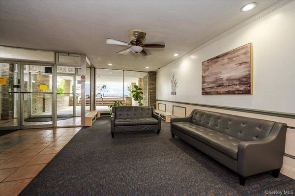 99 Randall AVE #2-J, Freeport, NY 11520