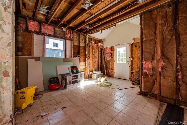 304 Larkfield RD, East Northport, NY 11731