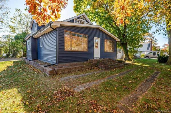 304 Larkfield RD, East Northport, NY 11731