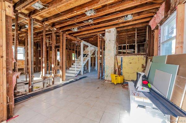 304 Larkfield RD, East Northport, NY 11731