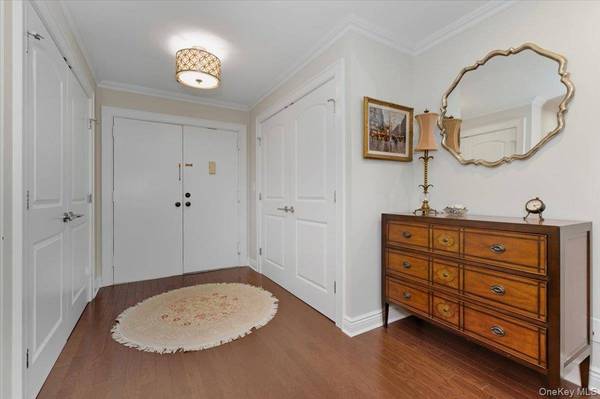 99 S Park AVE #311, Rockville Centre, NY 11570