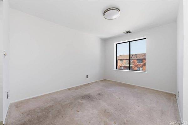 99 S Park AVE #314, Rockville Centre, NY 11570