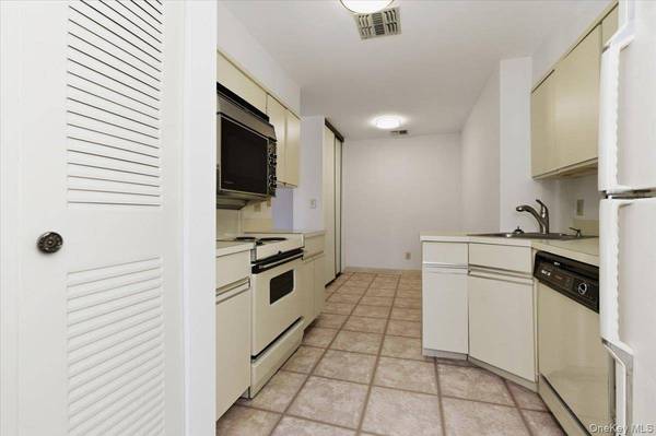 99 S Park AVE #314, Rockville Centre, NY 11570