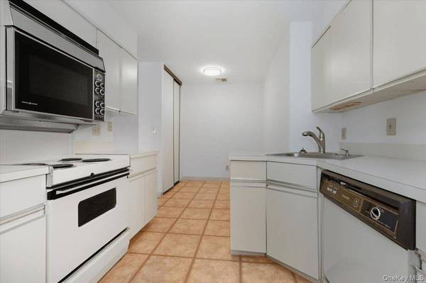 99 S Park AVE #314, Rockville Centre, NY 11570