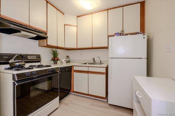 172-70 Highland AVE #9-L, Jamaica Estates, NY 11432
