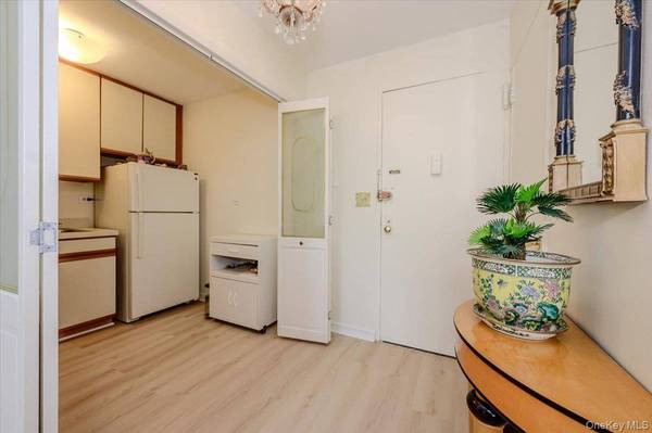172-70 Highland AVE #9-L, Jamaica Estates, NY 11432
