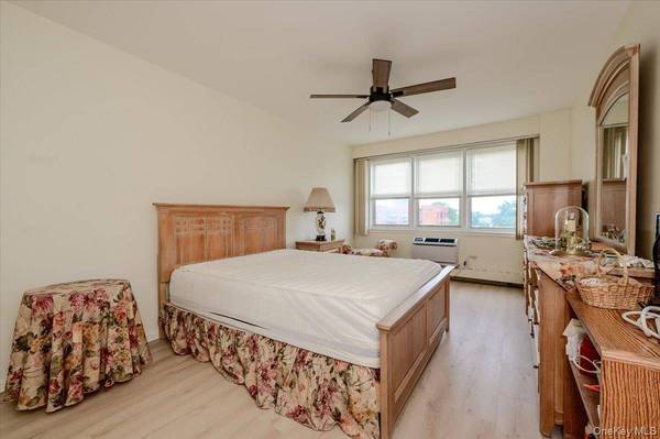 172-70 Highland AVE #9-L, Jamaica Estates, NY 11432
