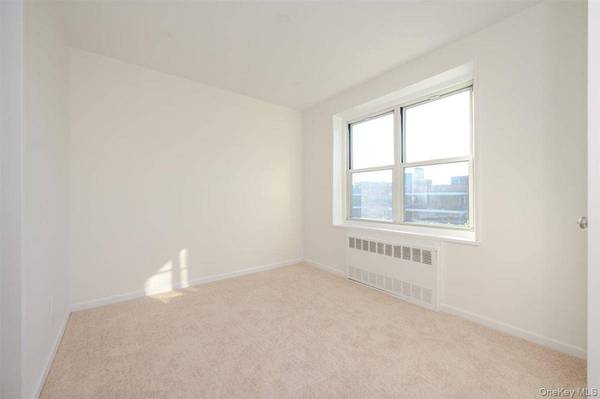 99 Randall AVE #4-L, Freeport, NY 11520