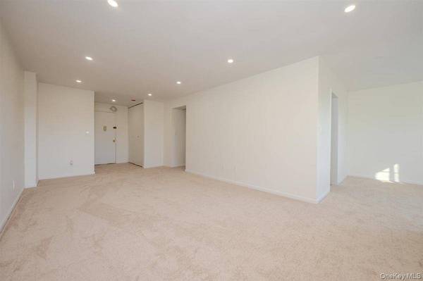 99 Randall AVE #4-L, Freeport, NY 11520