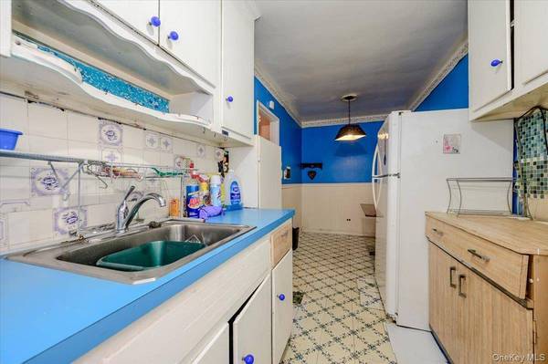 33-44 93rd ST #1-P, Jackson Heights, NY 11372