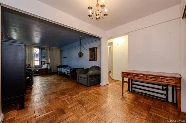 33-44 93rd ST #1-P, Jackson Heights, NY 11372