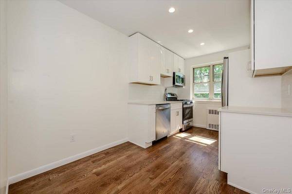 2 N Lewis PL #1.4B, Rockville Centre, NY 11570