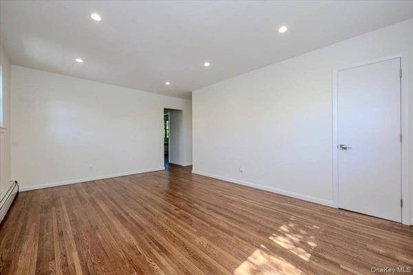 2 N Lewis PL #1.4B, Rockville Centre, NY 11570