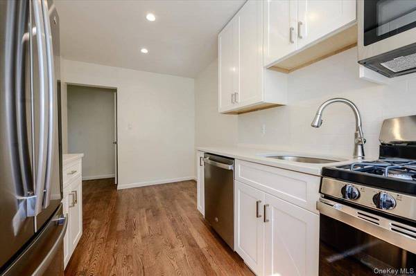 2 N Lewis PL #1.4B, Rockville Centre, NY 11570