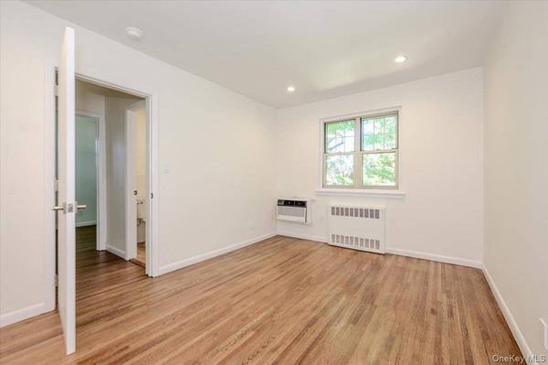 2 N Lewis PL #1.4B, Rockville Centre, NY 11570