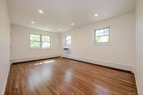 2 N Lewis PL #1.4B, Rockville Centre, NY 11570