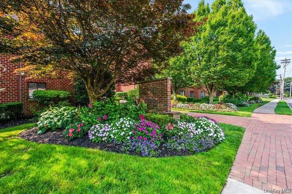 99 S Park AVE #112, Rockville Centre, NY 11570