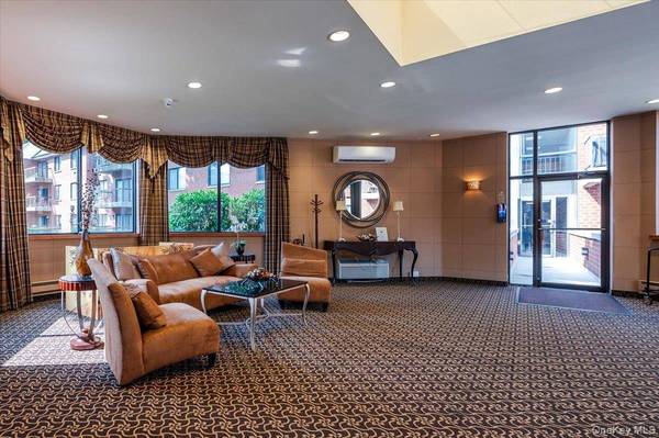 99 S Park AVE #112, Rockville Centre, NY 11570