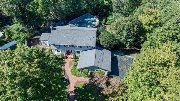 12 Knoll Crest, Miller Place, NY 11764