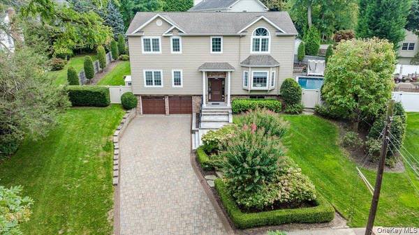 76 Bay RD, Huntington, NY 11743