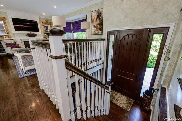 76 Bay RD, Huntington, NY 11743
