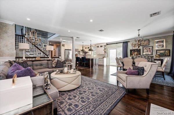 76 Bay RD, Huntington, NY 11743