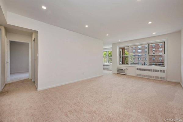 99 Randall AVE #1F, Freeport, NY 11520
