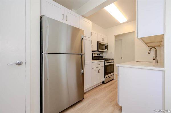 99 Randall AVE #1F, Freeport, NY 11520