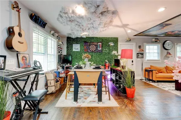 569 Woods DR NW, Atlanta, GA 30318