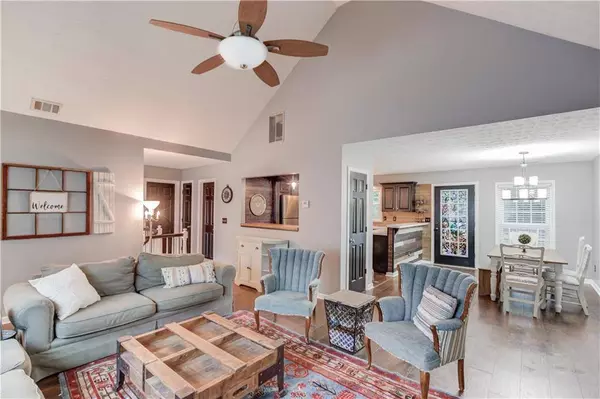 1925 Hampton Creek LN, Hoschton, GA 30548