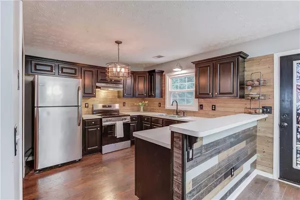 1925 Hampton Creek LN, Hoschton, GA 30548